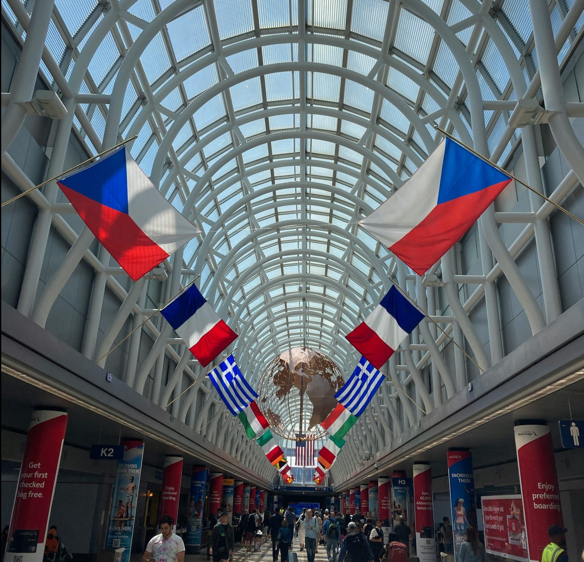 Limo vs. Uber: Which Is Better for O’Hare Airport Pickup?